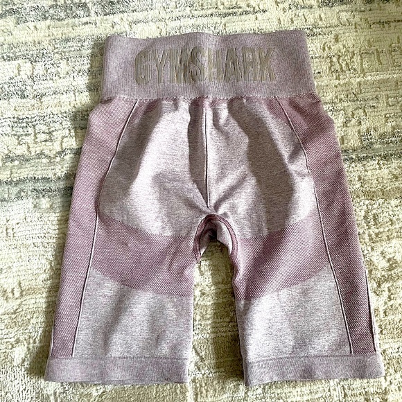 GYMSHARK BIKER SHORTS - Picture 2 of 2